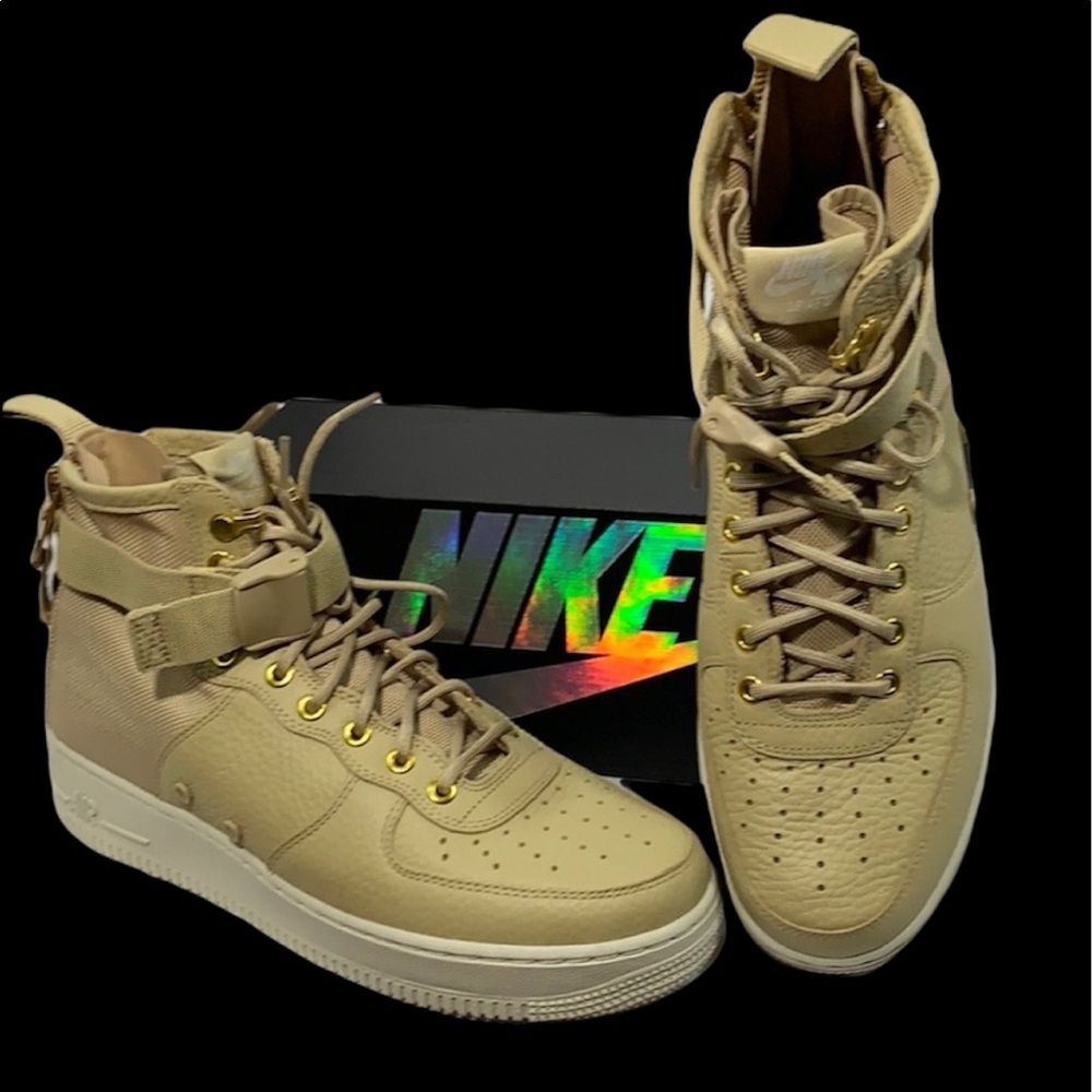 Special Field Air Force 1 Mid 9
917753200
160.00